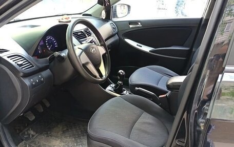 Hyundai Solaris II рестайлинг, 2011 год, 650 000 рублей, 7 фотография