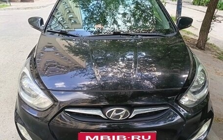 Hyundai Solaris II рестайлинг, 2011 год, 650 000 рублей, 4 фотография