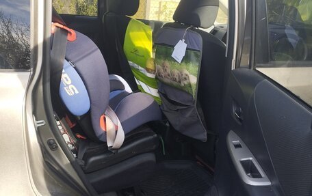 Toyota Ractis I, 2009 год, 600 000 рублей, 4 фотография