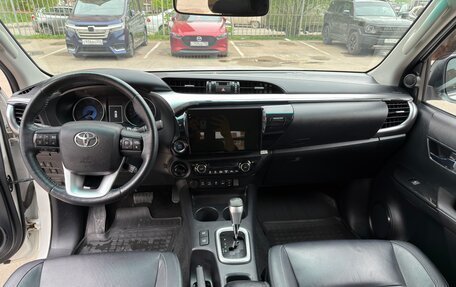 Toyota Hilux VIII, 2017 год, 3 100 000 рублей, 12 фотография