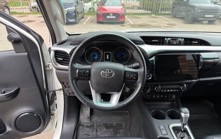 Toyota Hilux VIII, 2017 год, 3 100 000 рублей, 13 фотография