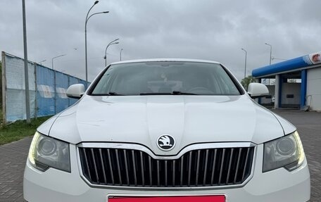Skoda Superb III рестайлинг, 2013 год, 1 050 000 рублей, 2 фотография