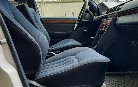 Mercedes-Benz E-Класс, 1992 год, 336 000 рублей, 22 фотография