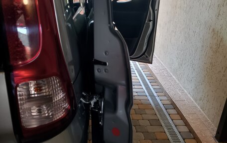 Nissan Serena III, 2009 год, 1 070 000 рублей, 24 фотография