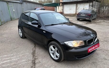 BMW 1 серия, 2009 год, 990 000 рублей, 3 фотография