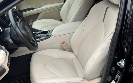 Toyota Camry, 2021 год, 3 450 000 рублей, 10 фотография