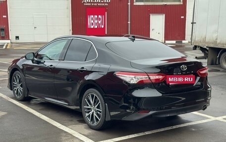 Toyota Camry, 2021 год, 3 450 000 рублей, 2 фотография