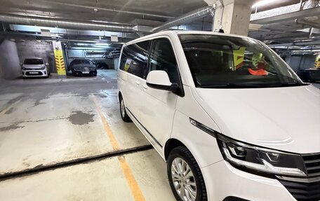 Volkswagen Multivan T6 рестайлинг, 2019 год, 6 600 000 рублей, 2 фотография