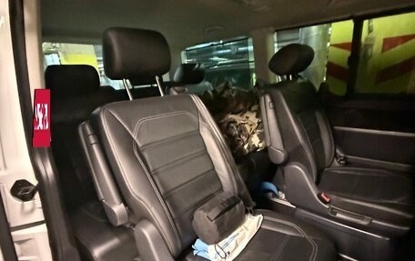 Volkswagen Multivan T6 рестайлинг, 2019 год, 6 600 000 рублей, 5 фотография