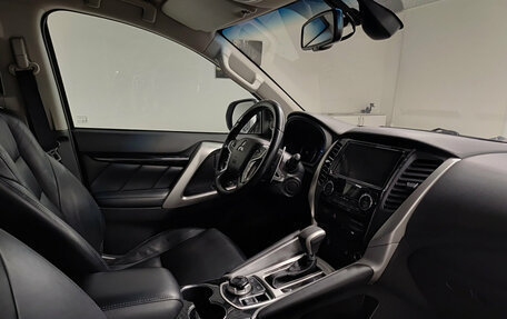 Mitsubishi Pajero Sport III рестайлинг, 2019 год, 3 600 000 рублей, 13 фотография