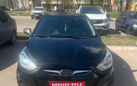 Hyundai Solaris II рестайлинг, 2012 год, 650 000 рублей, 1 фотография