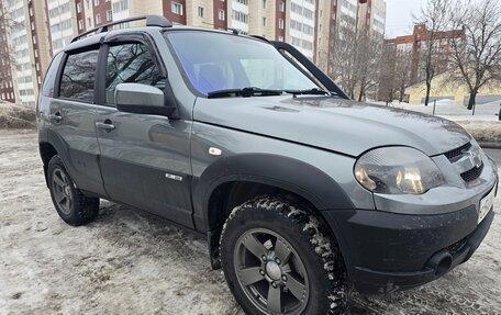 Chevrolet Niva I рестайлинг, 2018 год, 750 000 рублей, 2 фотография