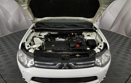 Mitsubishi Outlander III рестайлинг 3, 2013 год, 1 125 000 рублей, 11 фотография