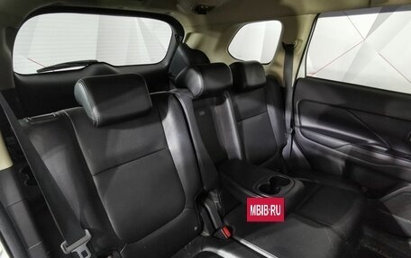 Mitsubishi Outlander III рестайлинг 3, 2013 год, 1 125 000 рублей, 17 фотография