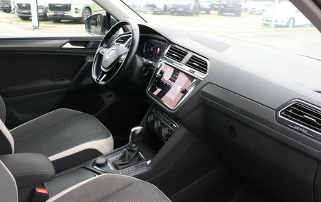 Volkswagen Tiguan II, 2019 год, 2 380 000 рублей, 9 фотография