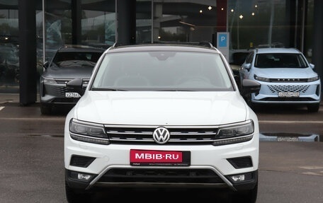 Volkswagen Tiguan II, 2019 год, 2 380 000 рублей, 2 фотография