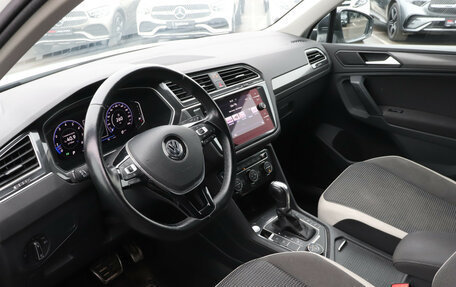 Volkswagen Tiguan II, 2019 год, 2 380 000 рублей, 13 фотография
