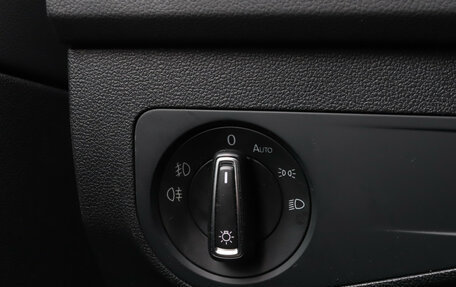 Volkswagen Tiguan II, 2019 год, 2 380 000 рублей, 17 фотография