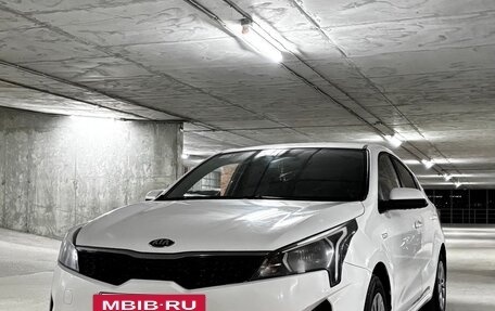 KIA Rio IV, 2021 год, 1 250 000 рублей, 2 фотография