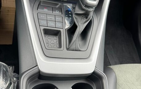 Toyota RAV4, 2024 год, 3 950 000 рублей, 13 фотография
