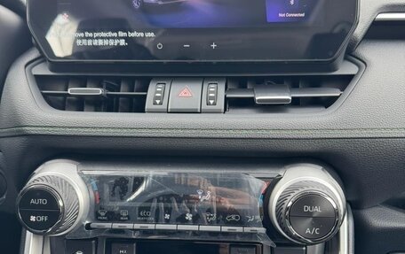 Toyota RAV4, 2024 год, 3 950 000 рублей, 16 фотография