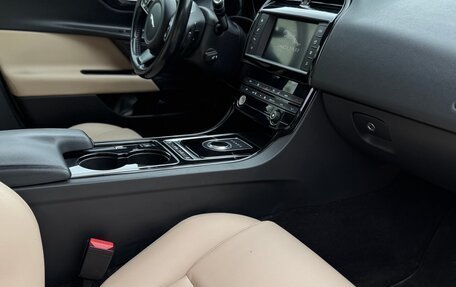 Jaguar XE I рестайлинг, 2016 год, 1 580 000 рублей, 19 фотография