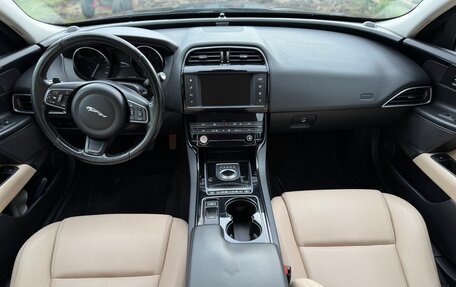 Jaguar XE I рестайлинг, 2016 год, 1 580 000 рублей, 23 фотография