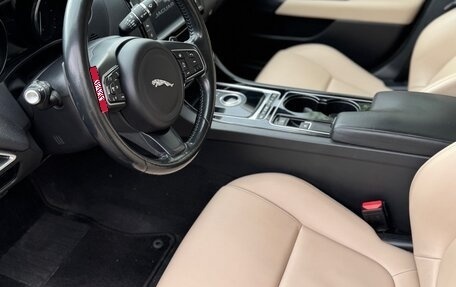 Jaguar XE I рестайлинг, 2016 год, 1 580 000 рублей, 22 фотография