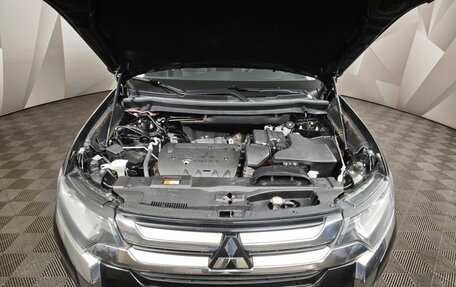 Mitsubishi Outlander III рестайлинг 3, 2018 год, 1 947 000 рублей, 11 фотография