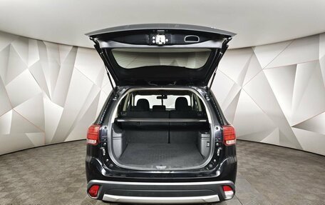 Mitsubishi Outlander III рестайлинг 3, 2018 год, 1 947 000 рублей, 12 фотография