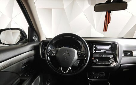 Mitsubishi Outlander III рестайлинг 3, 2018 год, 1 947 000 рублей, 20 фотография