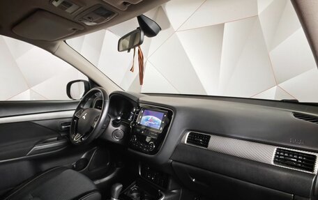 Mitsubishi Outlander III рестайлинг 3, 2018 год, 1 947 000 рублей, 13 фотография