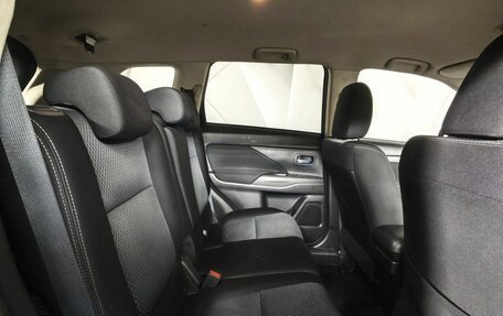 Mitsubishi Outlander III рестайлинг 3, 2018 год, 1 947 000 рублей, 16 фотография