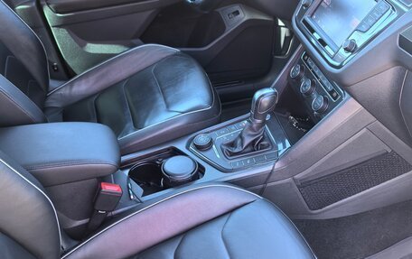 Volkswagen Tiguan II, 2017 год, 2 740 000 рублей, 6 фотография