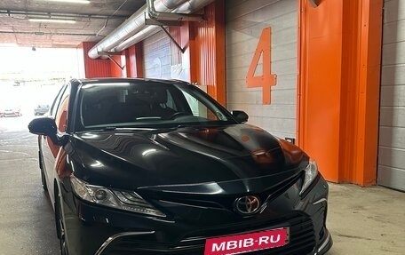 Toyota Camry, 2021 год, 3 600 000 рублей, 2 фотография