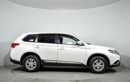 Mitsubishi Outlander III рестайлинг 3, 2019 год, 2 450 000 рублей, 4 фотография