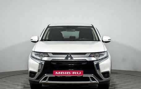 Mitsubishi Outlander III рестайлинг 3, 2019 год, 2 450 000 рублей, 2 фотография