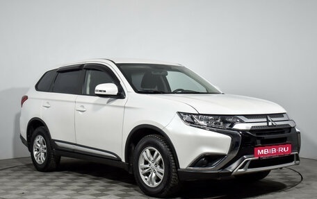 Mitsubishi Outlander III рестайлинг 3, 2019 год, 2 450 000 рублей, 3 фотография