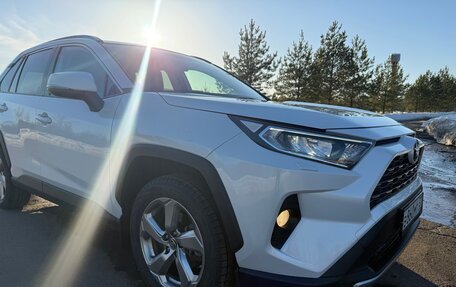 Toyota RAV4, 2021 год, 3 600 000 рублей, 5 фотография