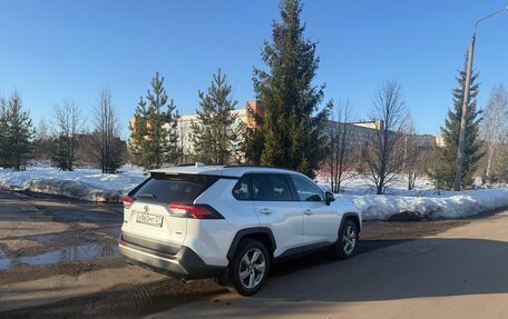 Toyota RAV4, 2021 год, 3 600 000 рублей, 4 фотография