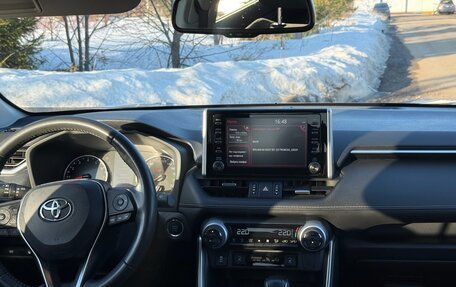 Toyota RAV4, 2021 год, 3 600 000 рублей, 9 фотография