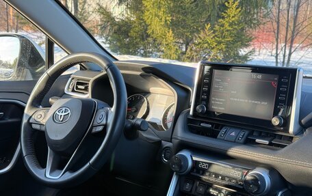 Toyota RAV4, 2021 год, 3 600 000 рублей, 10 фотография
