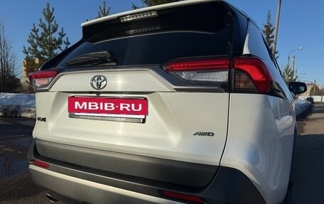 Toyota RAV4, 2021 год, 3 600 000 рублей, 7 фотография