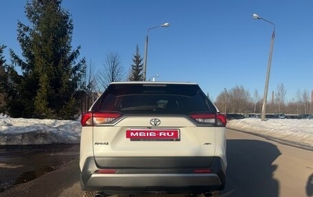 Toyota RAV4, 2021 год, 3 600 000 рублей, 3 фотография