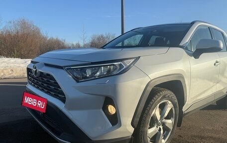 Toyota RAV4, 2021 год, 3 600 000 рублей, 6 фотография