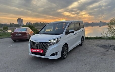 Toyota Esquire I, 2018 год, 2 300 000 рублей, 4 фотография
