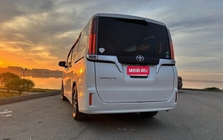 Toyota Esquire I, 2018 год, 2 300 000 рублей, 6 фотография