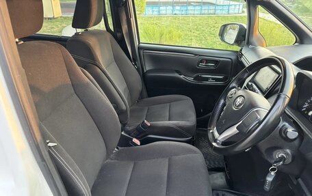 Toyota Esquire I, 2018 год, 2 300 000 рублей, 13 фотография