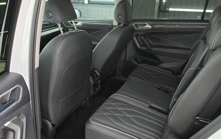Volkswagen Tiguan II, 2023 год, 4 290 000 рублей, 5 фотография