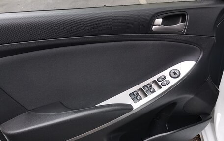 Hyundai Solaris II рестайлинг, 2015 год, 1 080 000 рублей, 13 фотография